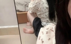 小妖精抬起臀嗯啊H军人